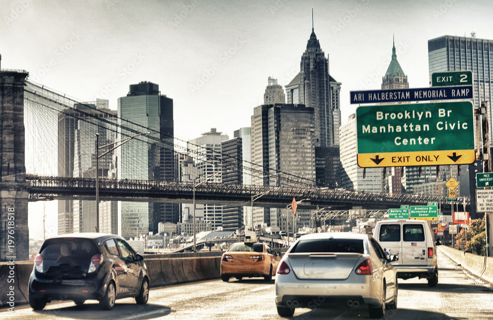 Cars speeding up in FDR Drive in New York. View from car interior - obrazy, fototapety, plakaty 