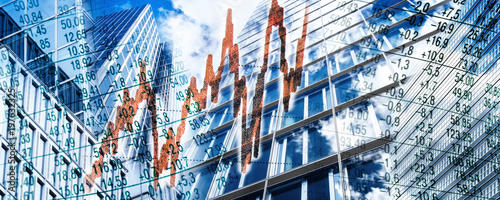 Cuadros en Lienzo Wolkenkratzer und Finanzsymbolen