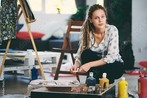 Fotografie, Obraz Artistic girl mixing colors for painting.