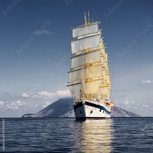 Sailing ship. Cruises. Yachting. Sailing © Alvov