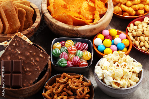 Cuadros en Lienzo Salty snacks. Pretzels, chips, crackers in wooden bowls.