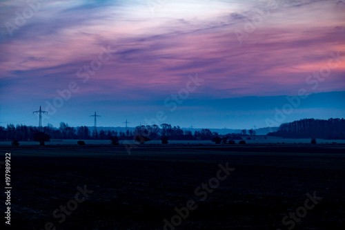 Foto Acker, Ackerfläche oder Landwirtschaftliche Fläche im Morgengrauen