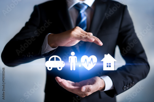 Fotomural Businessman with protective gesture and car, family, life and health insurance icons