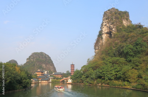 Cuadros en Lienzo Folded Brocade Hill pagoda landcape Guilin China