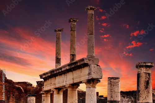 Zdjęcie XXL Zachód słońca w Pompejach