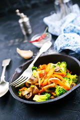 Canvas Print - fried mushrooms with vegetables