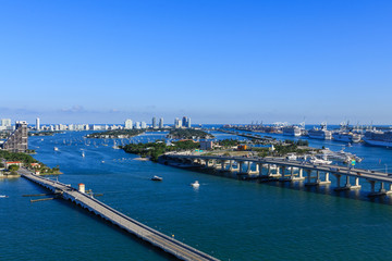 Fototapete - Bridges and Boats in Biscayne Bay