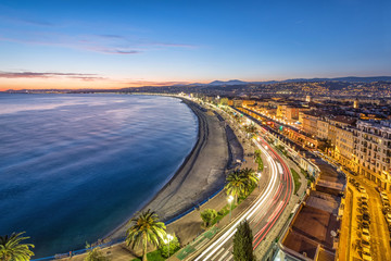 Fototapete - Promenade and Coast of Azure at dusk in Nice, France