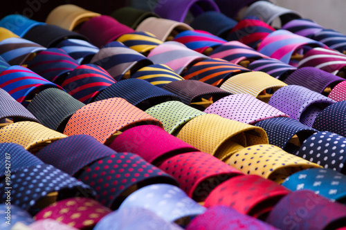 Fotografia  Colourful neck ties displayed at a shop