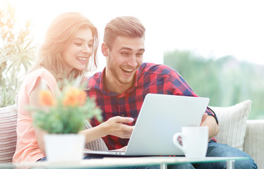 Wall Mural - young couple looking at a laptop screen