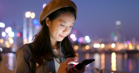 Canvas Print - Woman look at smart phone in city at night