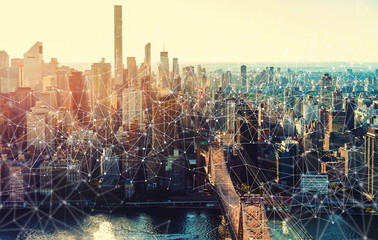 Poster - links with the new york city skyline near midtown