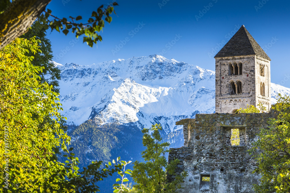 Italien, Südtirol, Vinschgau, Mals, romanischer Turm St. Benedikt - obrazy, fototapety, plakaty 