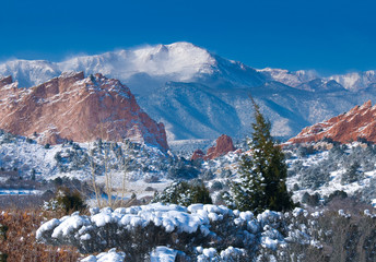 Wall Mural - Pikes Peak Soaring over the Garden of the Gods in Winter