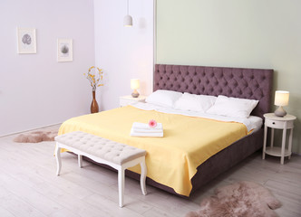 Poster - Elegant hotel room interior with comfortable bed