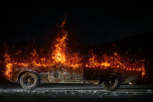 Fototapete - Vecchia auto che brucia