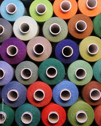 Fotografía Colored thread for sewing. Threads in spools