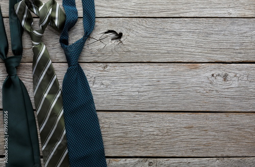 Stampa su Tela  Set of stylish men on rustic wood background