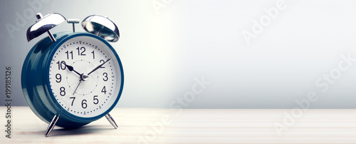 Fotografía green alarm clock morning time