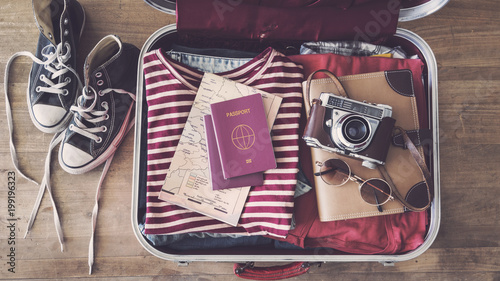 Fotografía Travel suitcase preparing concept