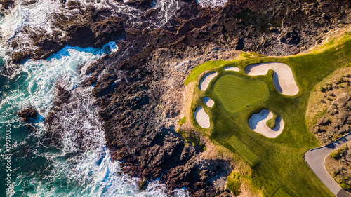 Dekoracja na wymiar  widok-z-drona-na-pole-golfowe-w-kalifornii