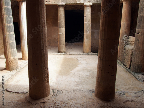 Cuadros en Lienzo The ancient burial chamber of tomb number 3 at the 'Tomb of the Kings' necropolis in Paphos, Cyprus