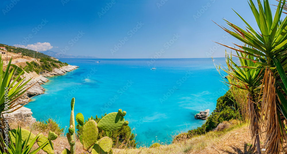 Obraz na płótnie Beautiful sunny view of one of the Zakynthos beaches, Greece w salonie