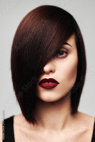 Cuadros en Lienzo Model with perfect long glossy brown hair