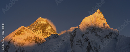 Cuadros en Lienzo Everest and Nuptse summits at sunset or sunrise