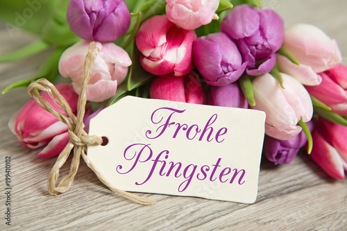 Tulpen Und Karte Frohe Pfingsten Stock Foto Adobe Stock