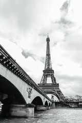  Wieża Eiffla w Paryżu, Francja