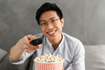 Poster - Portrait of a friendly young asian man