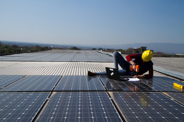 Wall Mural - young engineer girl and an elderly skilled worker fitting a photovoltaic plant