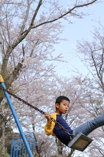 ブランコで遊ぶ小学生 3年生 Buy This Stock Photo And Explore Similar Images At Adobe Stock Adobe Stock