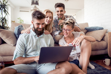 Canvas Print - Friends with laptop in living room