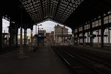 Wall Mural - Station with a view of the aprons waiting for trains