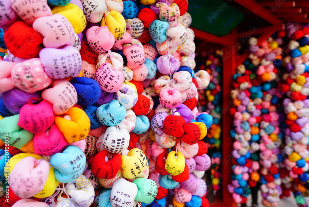 京都東山の八坂庚申堂のくくり猿 の Stock フォト | Adobe Stock