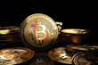 © delkro - Bitcoin. Pièces de bitcoin dorées face et empilées sur fond noir