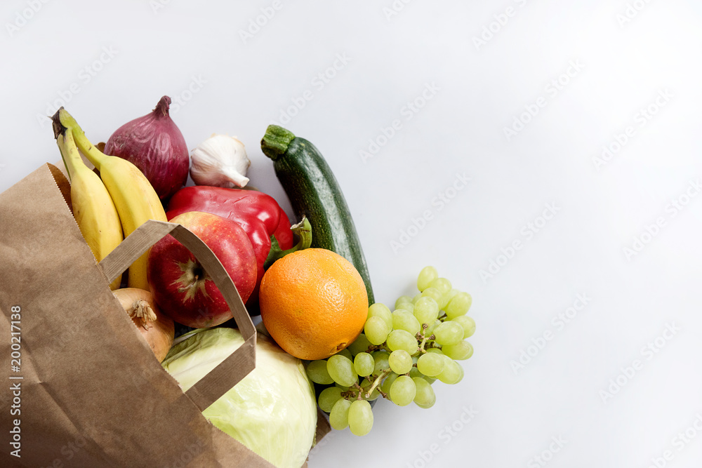 Obraz na płótnie Warzywa i owoce w torbie w salonie
