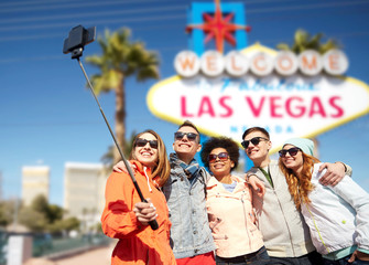 Wall Mural - summer holidays, vacation, tourism and travel concept - group of smiling teenage friends taking pict