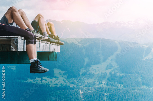 Foto Relaxation of hikers in the mountains after a long walk, tourists legs in trekki