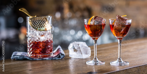 Plakaty do baru - pubu manhattan-cocktail-drink-decorated-on-bar-counter-in-pub-or-restaurant