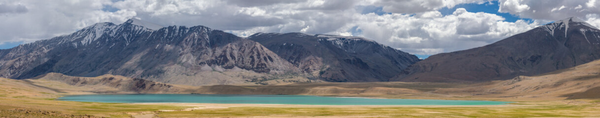 Wall Mural - Beautiful panorama of landscape around Thadsangkaru Tso or Kiagar Tso lake in Ladakh, India