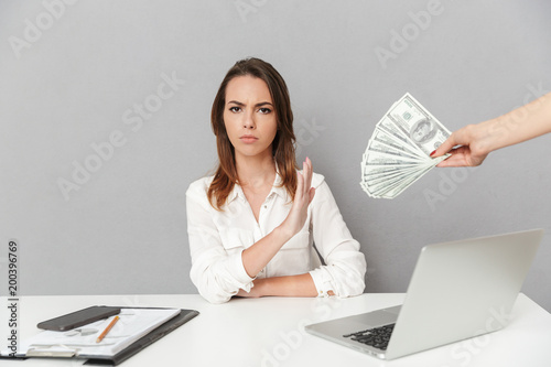 Fotografía Portrait of a serious young business woman