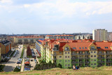 Fototapeta  - Osiedle mieszkaniowe w mieście Wrocław, parking osiedlowy, samochody.