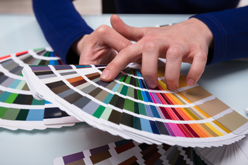 Aufkleber - Designer Choosing Color From Color Swatches