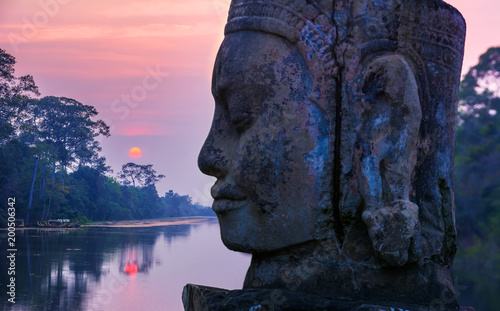 Cuadros en Lienzo Stone statue on causeway near Gate of Angkor Thom in Siem Reap, Cambodia