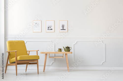 Fotografía Yellow armchair in white interior