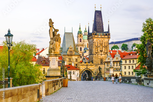 Cuadros en Lienzo Morning view of the Charles Bridge in Prague