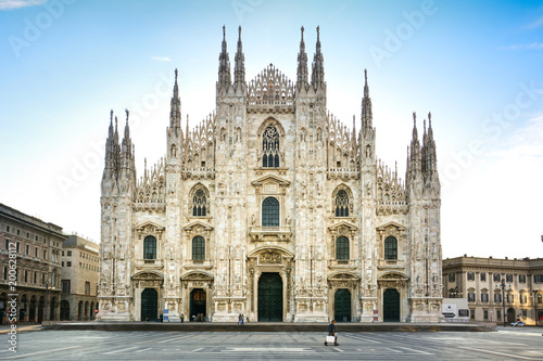 The Duomo (Milan Cathedral) facade in the early morning, Milan, Italy Tableau sur Toile